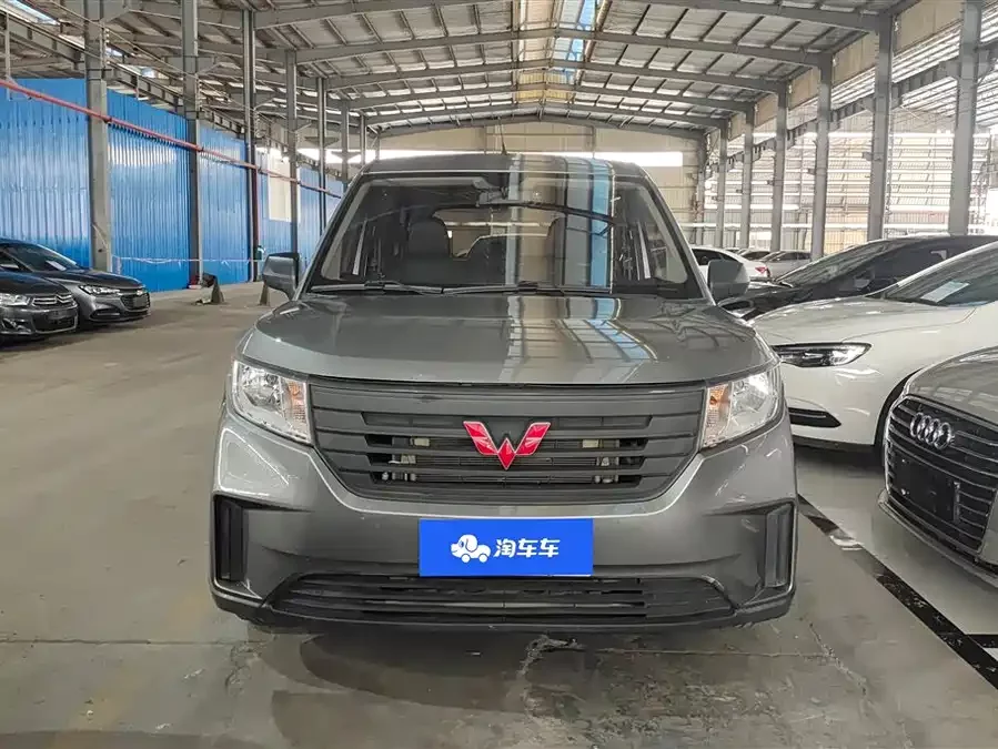 Wuling Hongguang PLUS