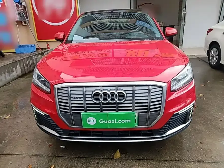 Audi Q2L e-tron
