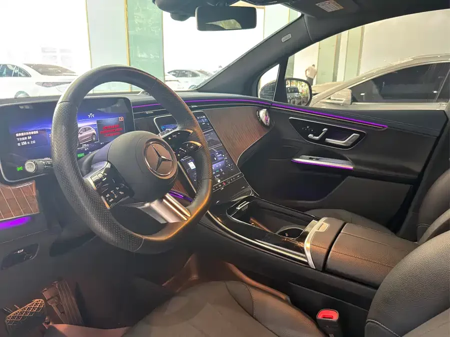 Mercedes Benz EQE SUV