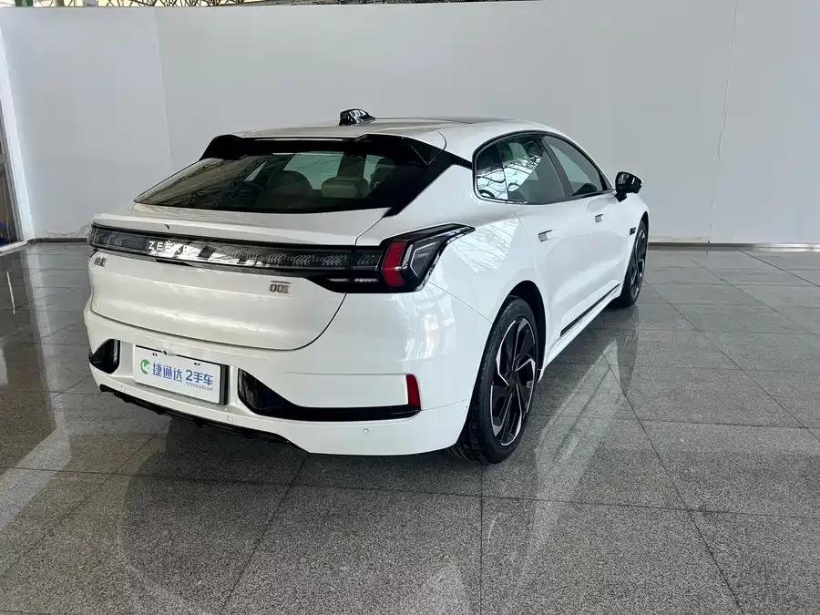Zeekr 001