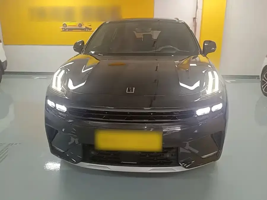 Lynk & Co 06