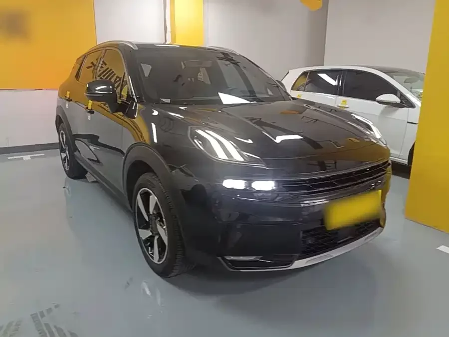 Lynk & Co 06