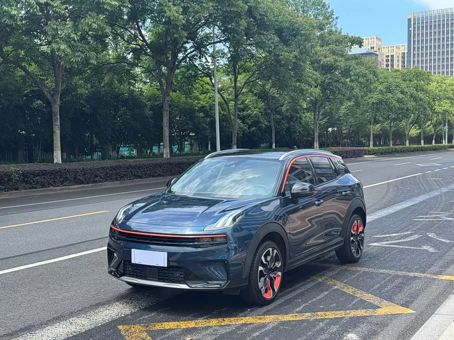 Lynk & Co 06