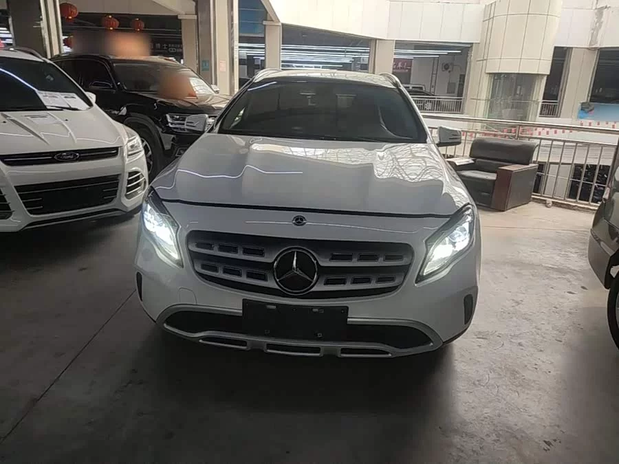 Mercedes Benz GLA