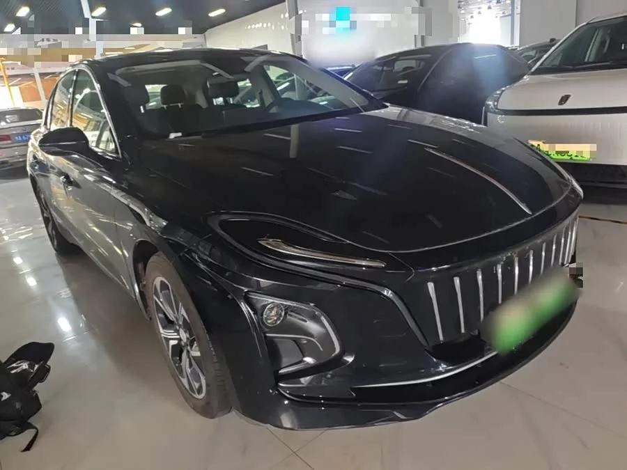 Hongqi E-QM5