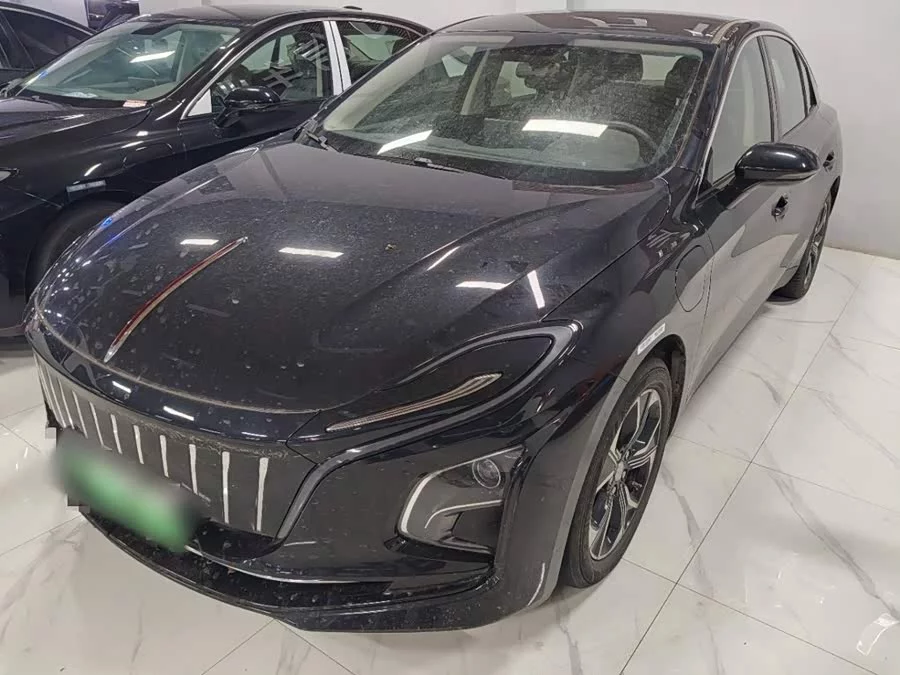 Hongqi E-QM5