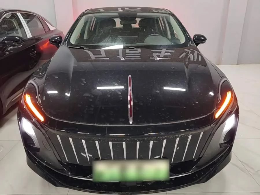 Hongqi E-QM5