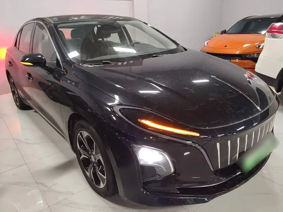 Hongqi E-QM5