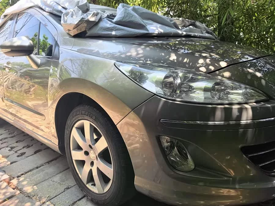 Peugeot 408