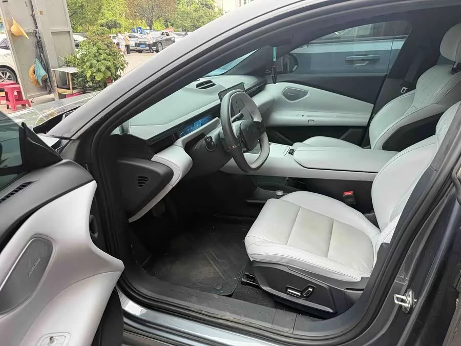 Lynk & Co Z10