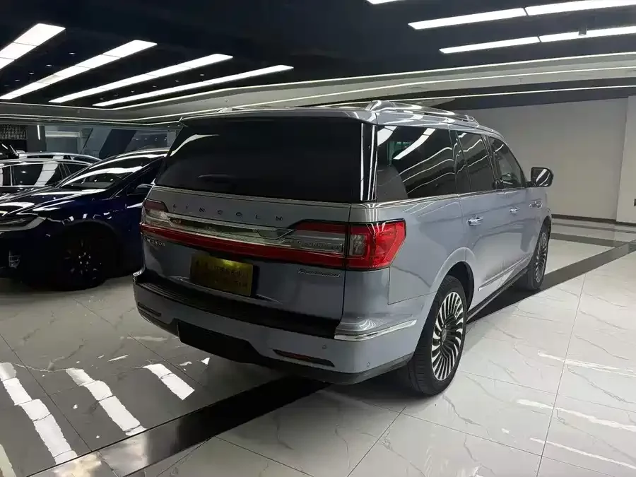 Lincoln Navigator