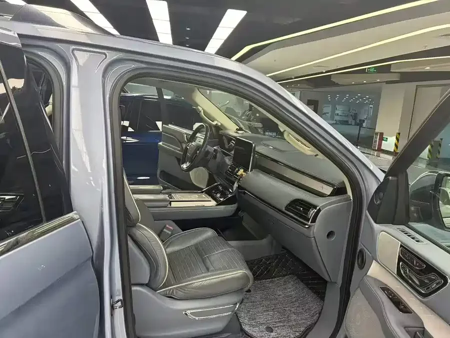 Lincoln Navigator