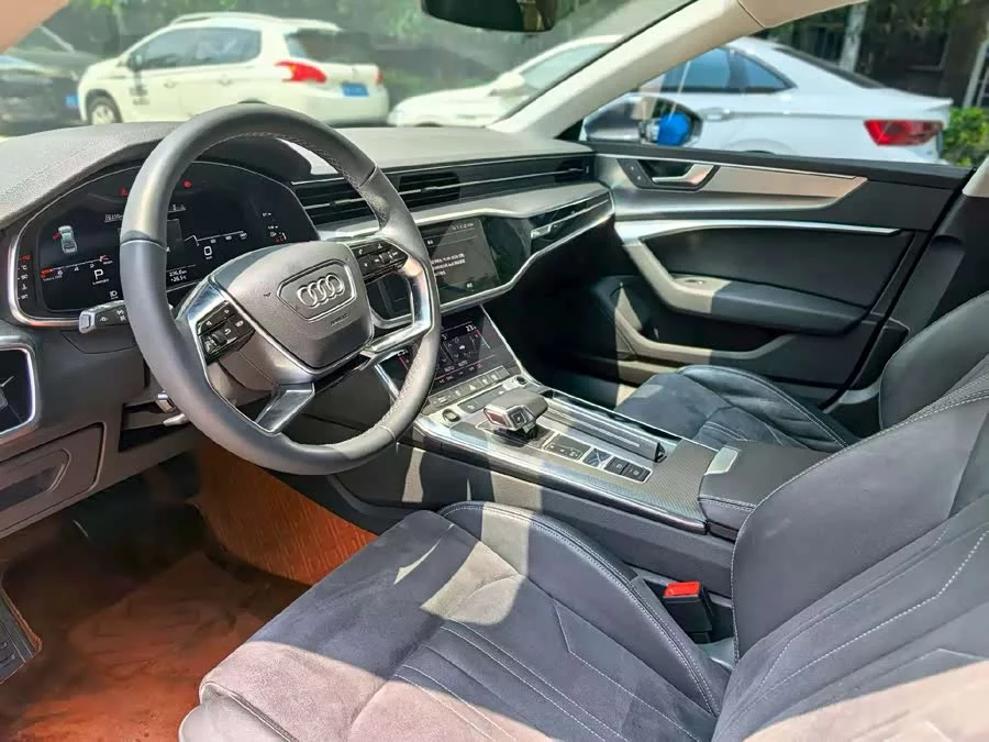 Audi A7L