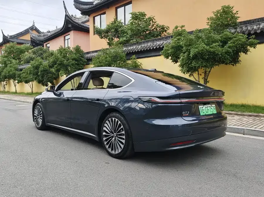 NIO ET7