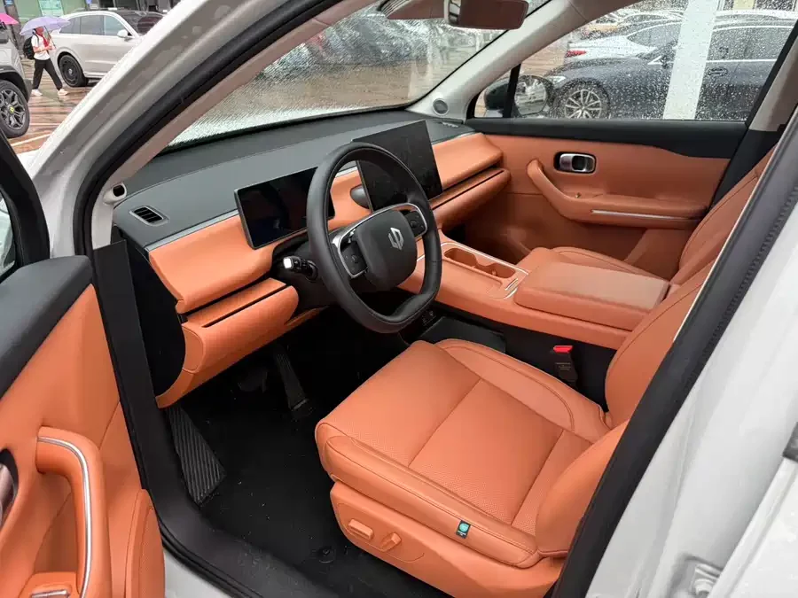 Leapmotor C10