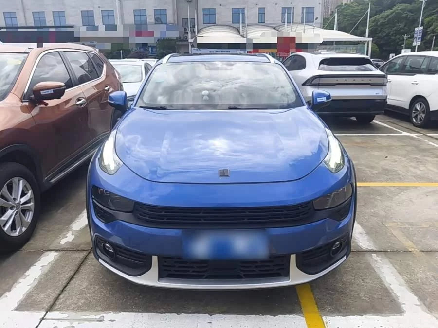 Lynk & Co 02