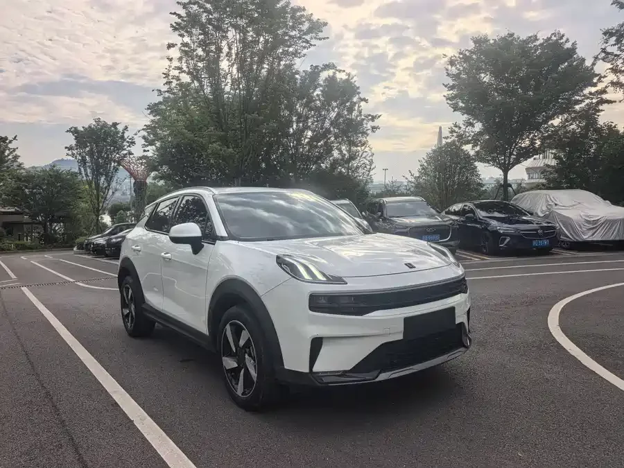 Lynk & Co 06 EM-P