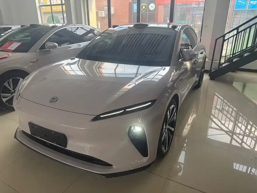 NIO ET5