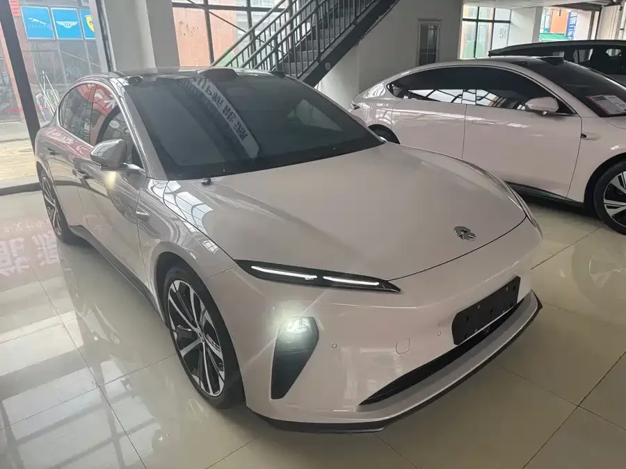 NIO ET5