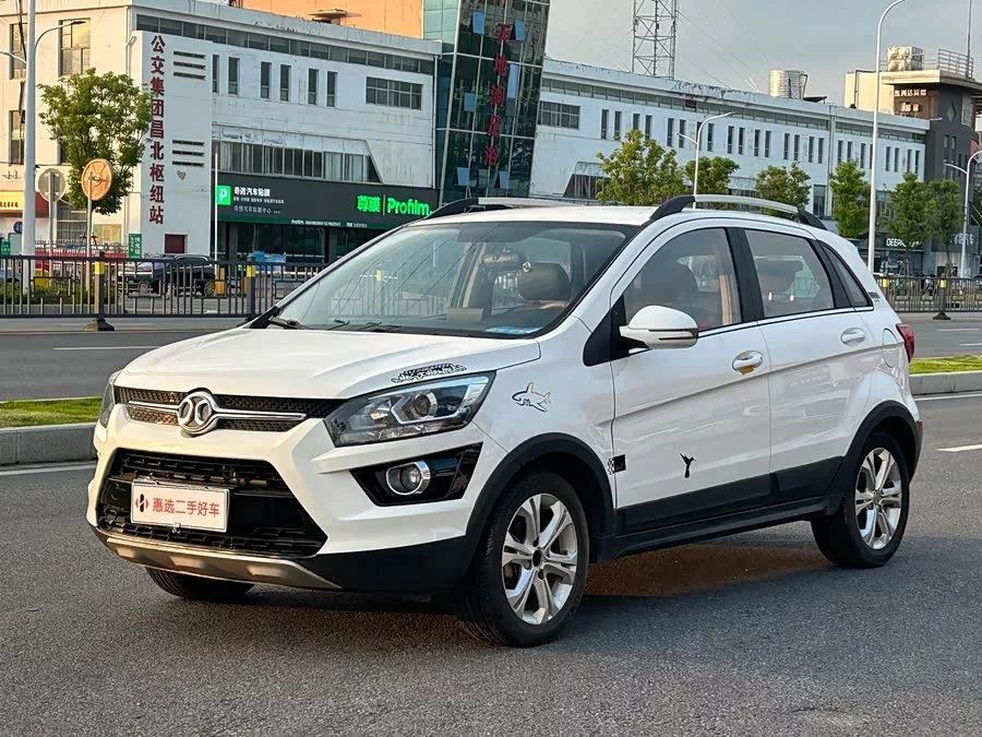BAIC Saab X25