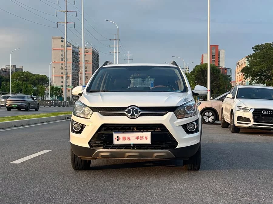 BAIC Saab X25