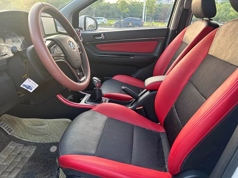 BAIC Saab X25