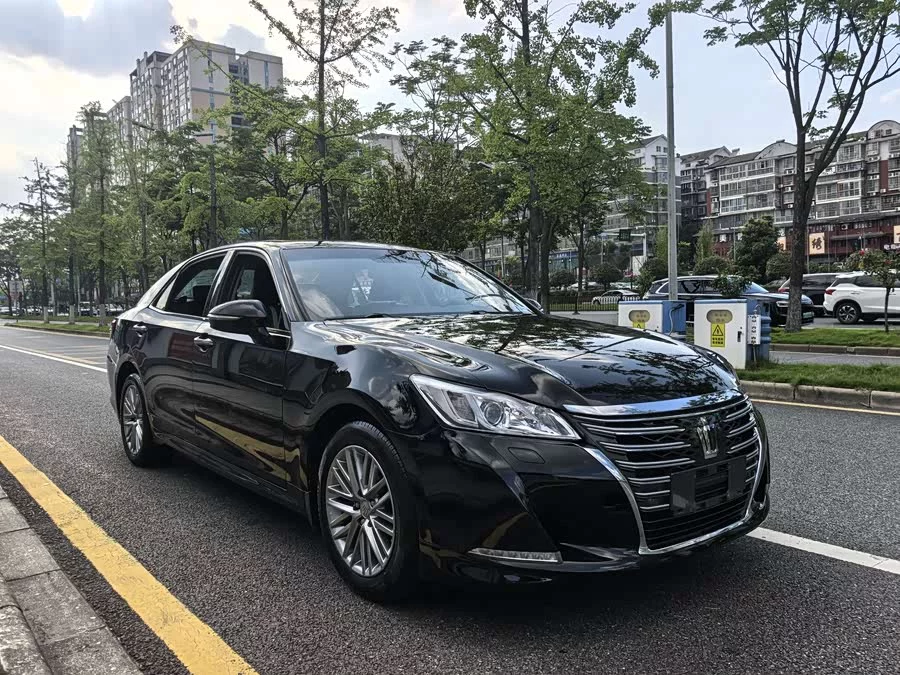 Toyota crown