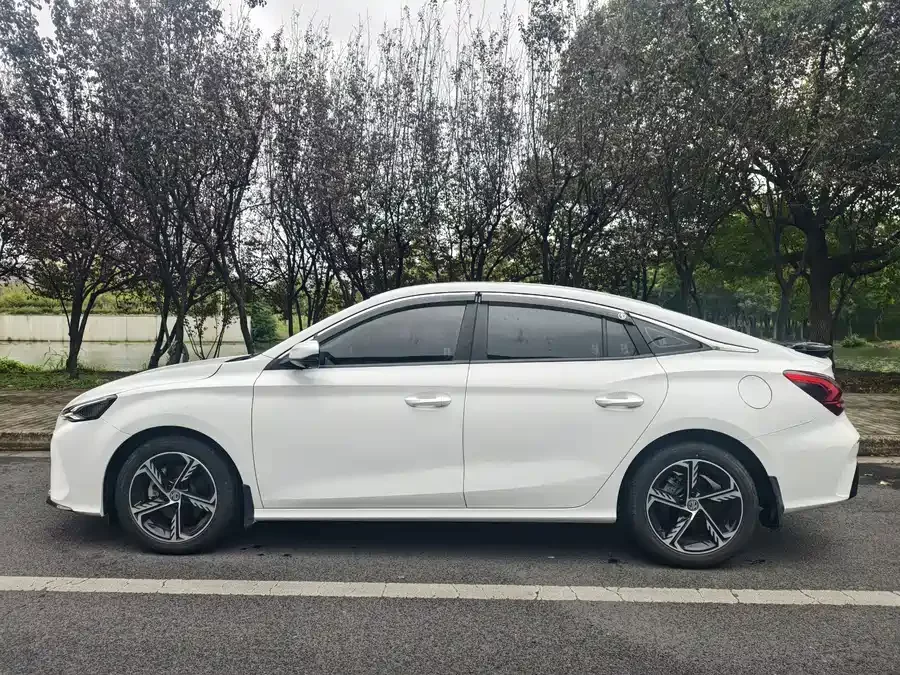 MG 5 Scorpio