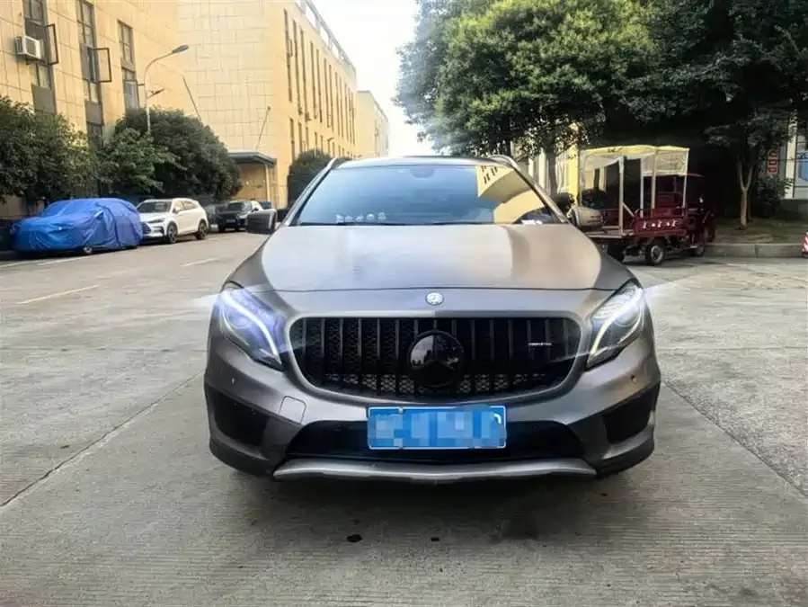 Mercedes Benz GLA