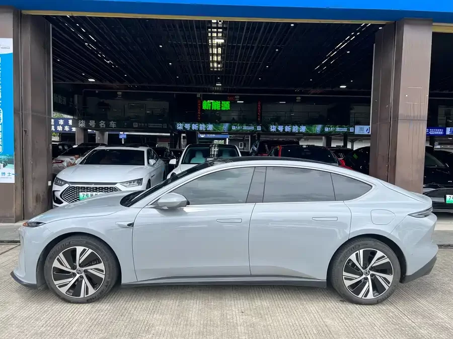 NIO ET5
