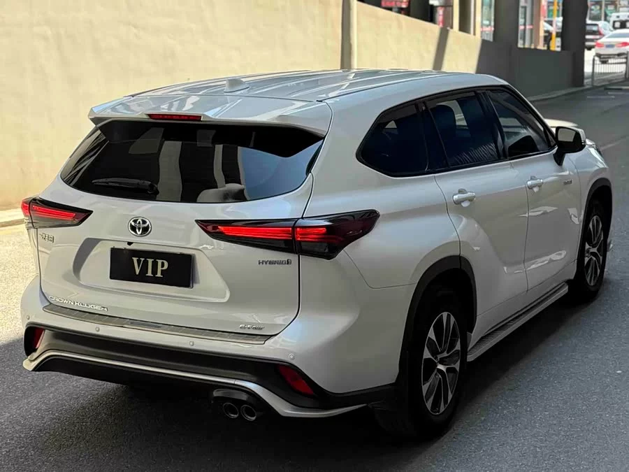 Toyota Crown Land