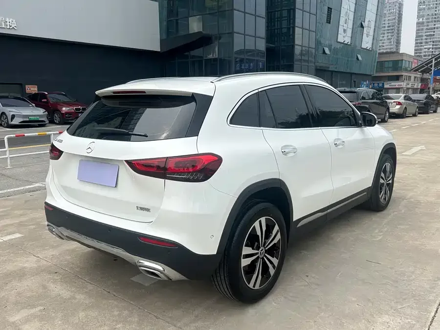 Mercedes Benz GLA