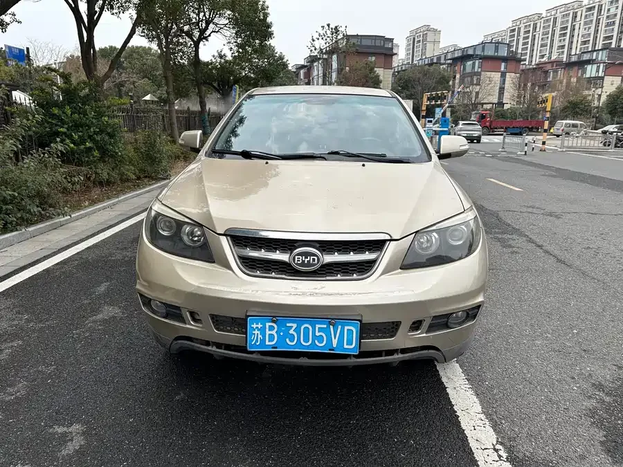 BYD S6