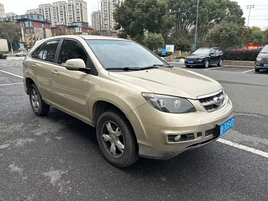 BYD S6