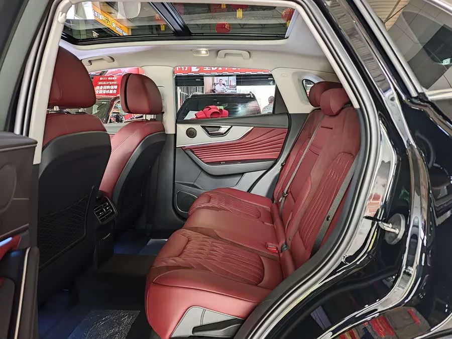 Hongqi HS5