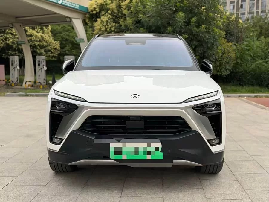 NIO ES8