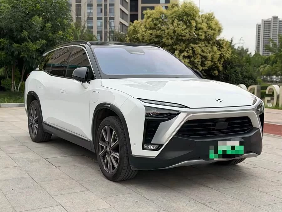 NIO ES8
