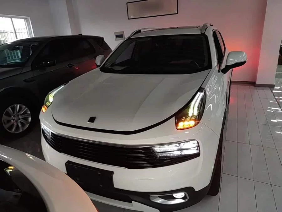 Lynk & Co 01