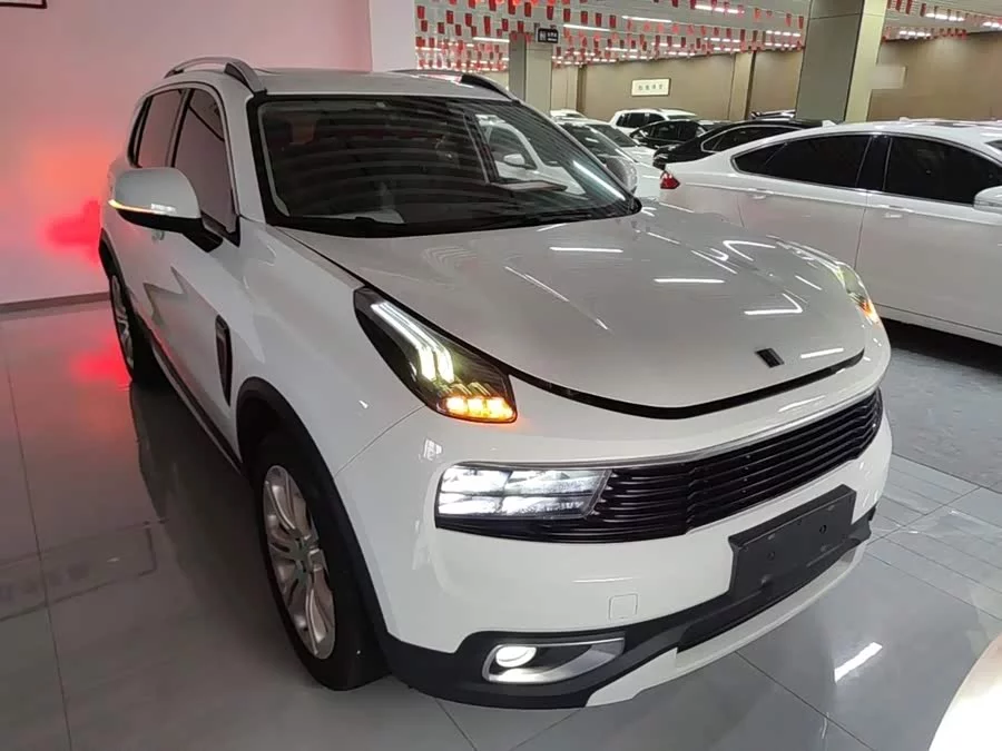 Lynk & Co 01