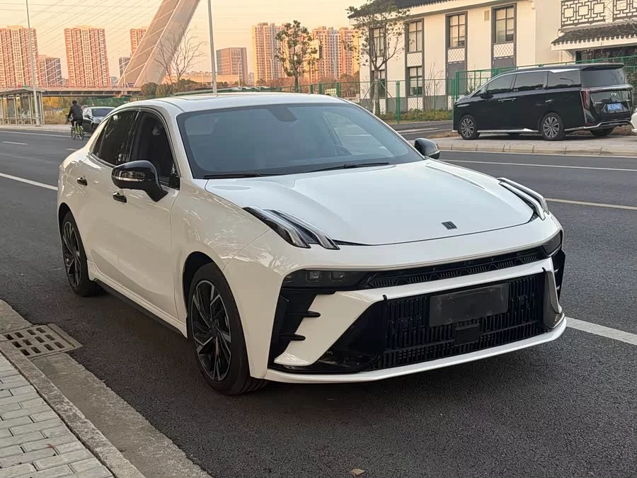 Lynk & Co 03