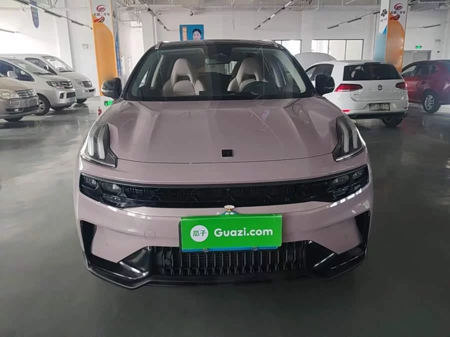 Lynk & Co 06