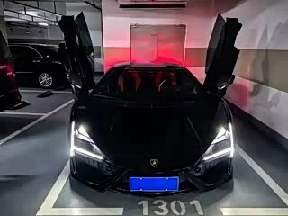 Lamborghini Revuelto