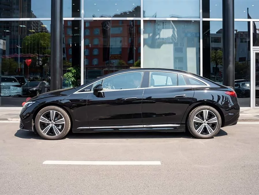 Mercedes Benz EQE