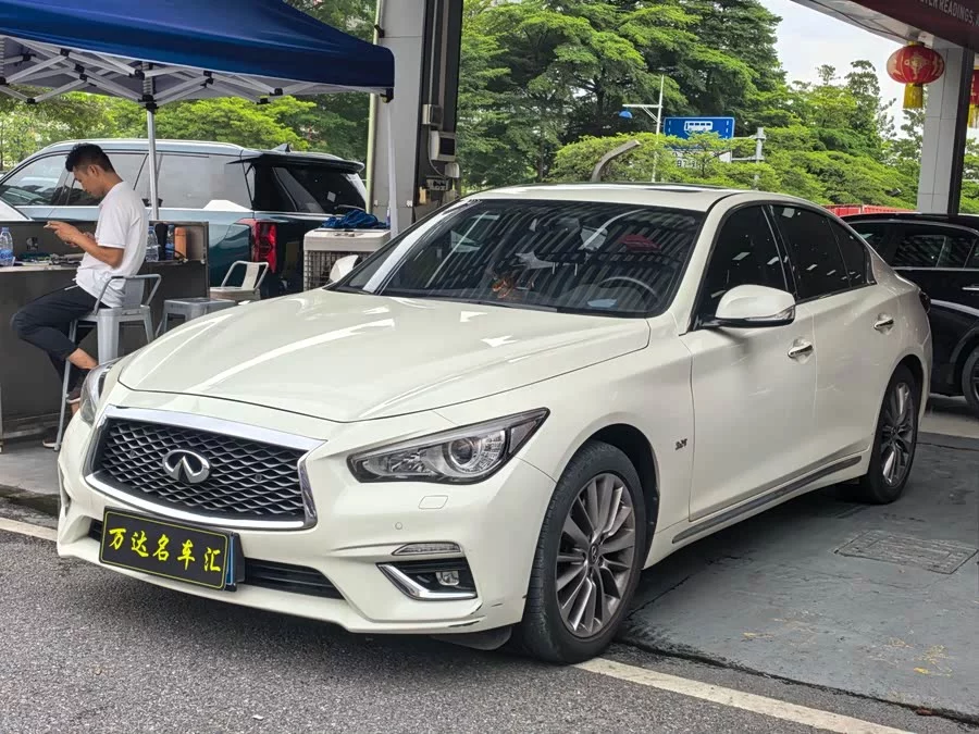 Infiniti Q50L