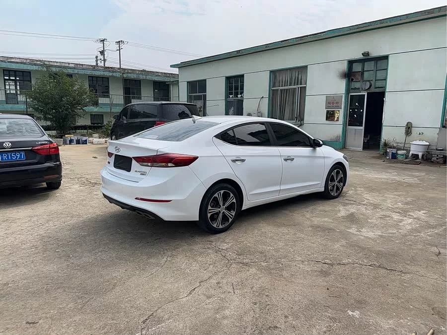 Hyundai elantra
