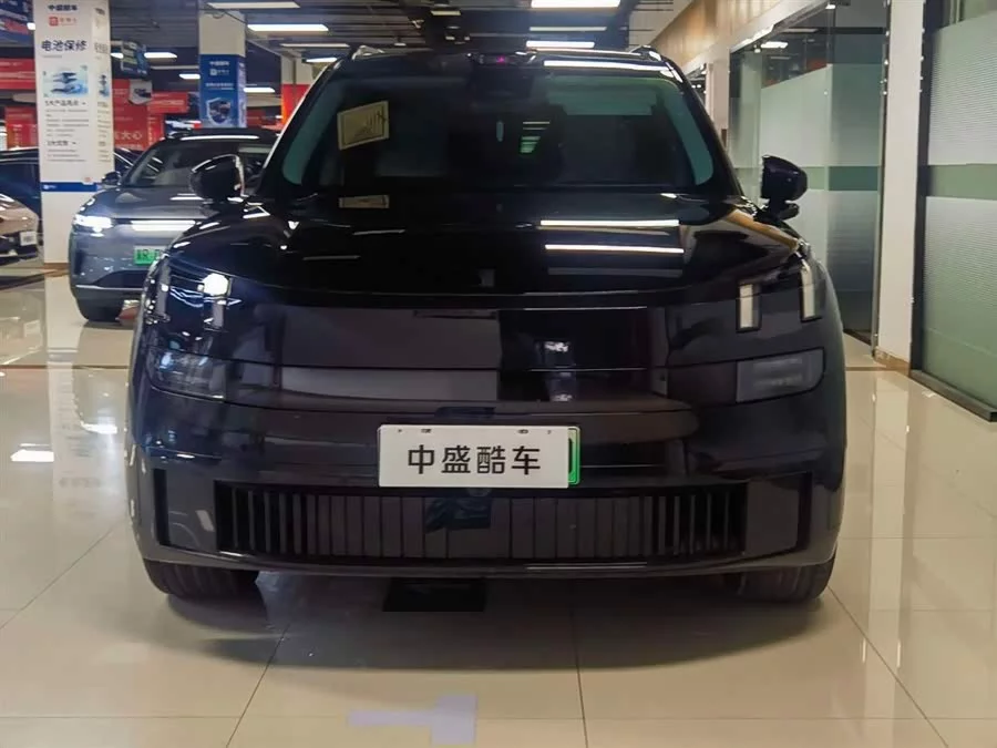 Lynk & Co 900
