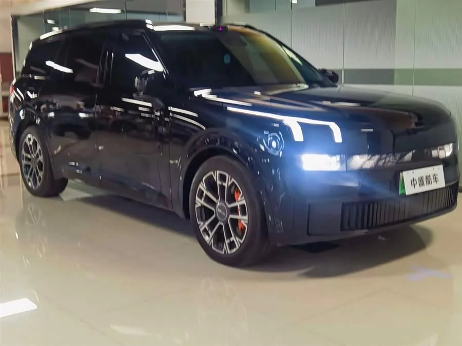 Lynk & Co 900