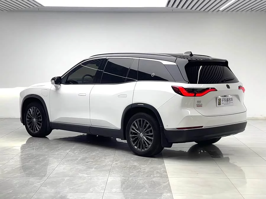 NIO ES8