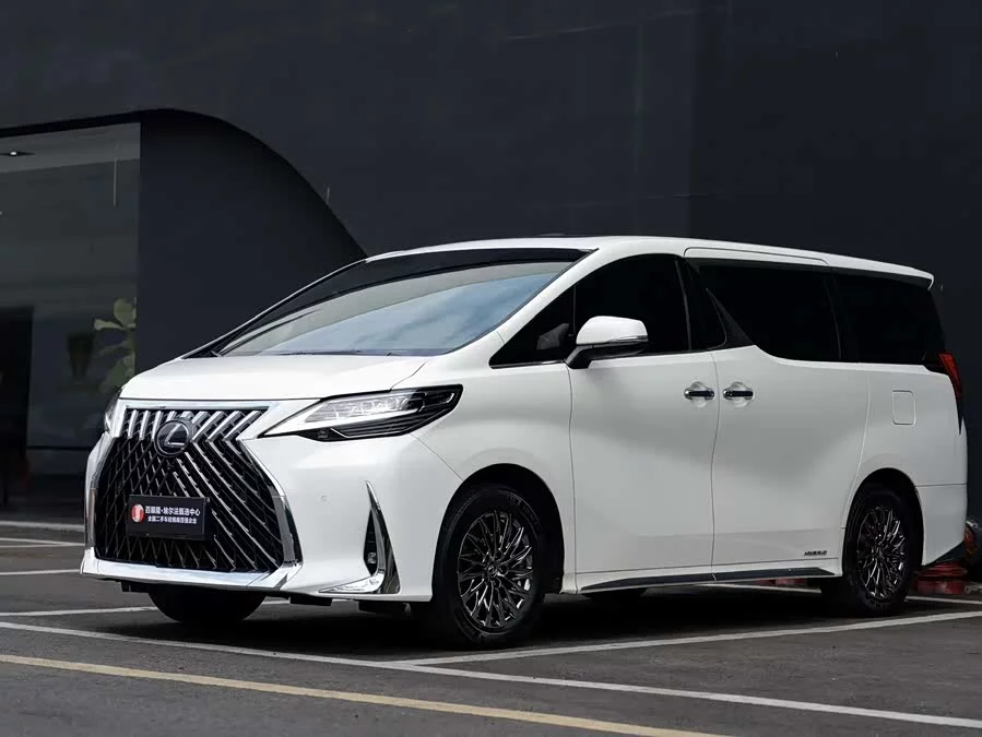 Lexus LM