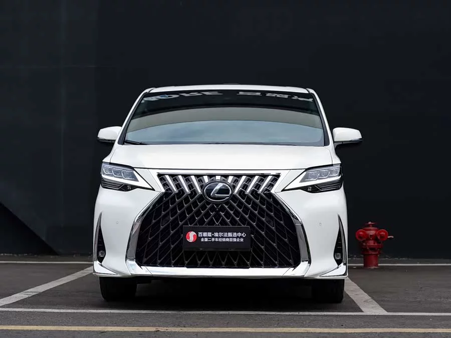 Lexus LM